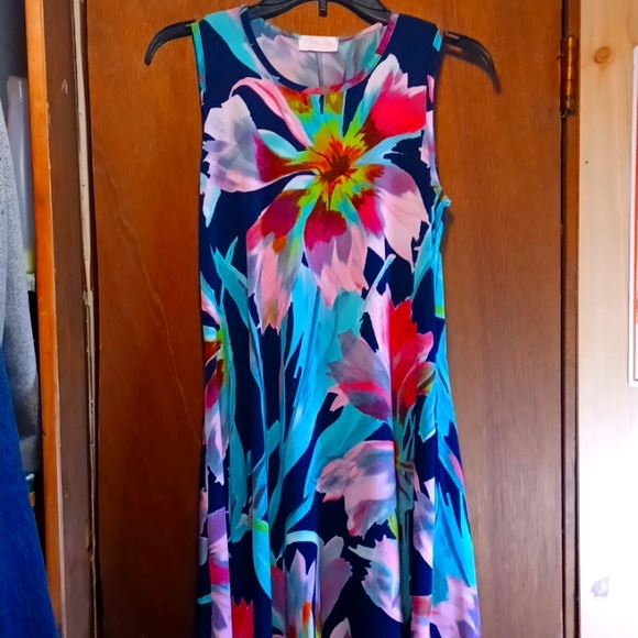 Pink Lily 👗 - Picture 1 of 8